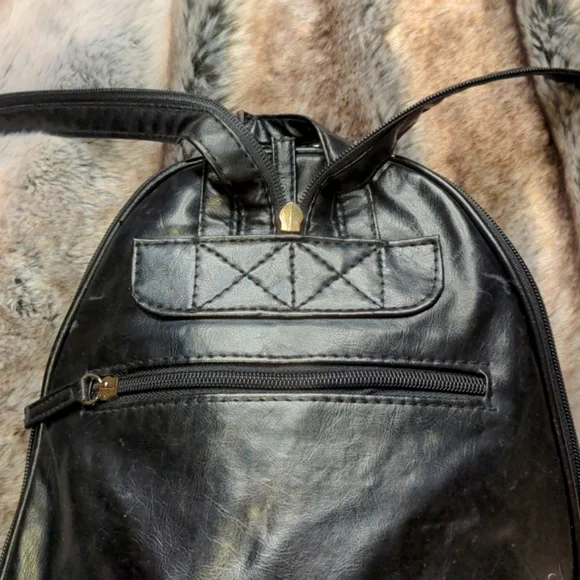 🌷Vegan Leather Backpack - Picture 4 of 16